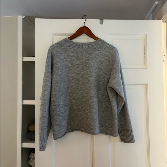 Elegant Gray Star Sweater - Picture 3 of 3